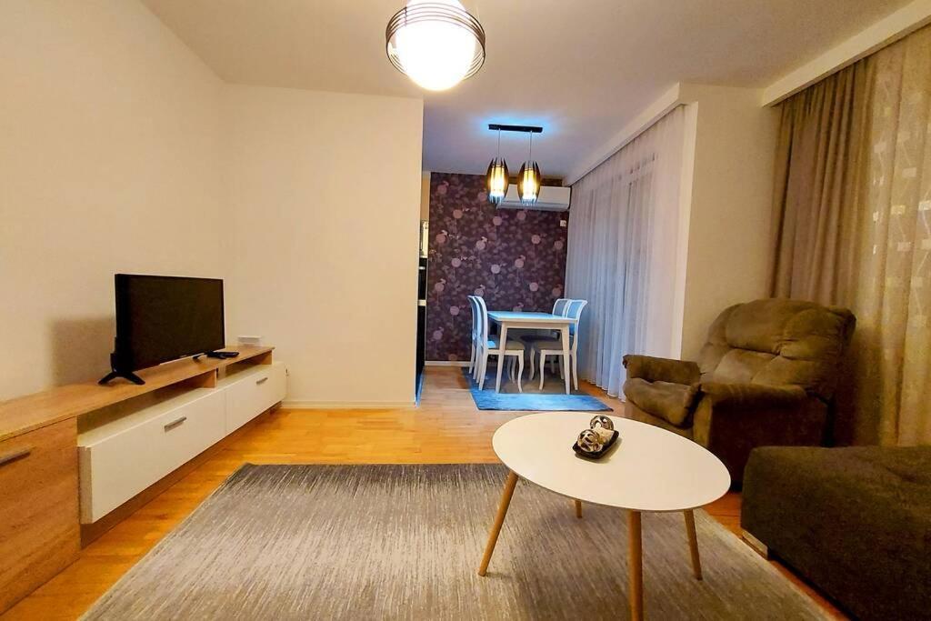 Apartment 13C Prishtinë Ngoại thất bức ảnh